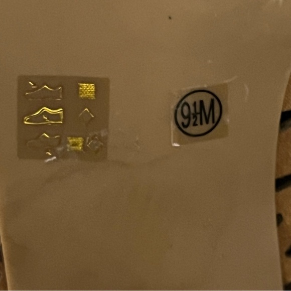 CL by Laundry Women Honey Brown Ankle Boots Sz 9.5M Chunky Heels Peep Toe Detail - Picture 9 of 10